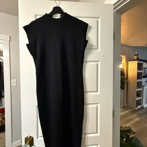 St. John Elegant Black Long Sleeve Dress